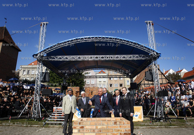 Gdansk. Wmurowania kamienia wegielnego pod budowe Teatru...