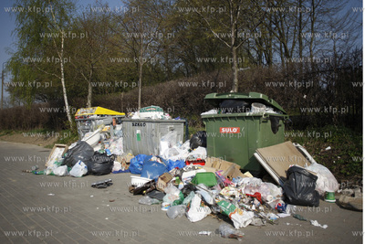 Kartuzy. Smietniki. 26.04.2011 fot. Krzysztof Mystkowski...