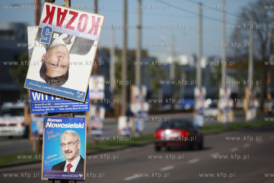 Gdynia. Wybory do sejmu i senatu. Nz. plakaty wyborcze...