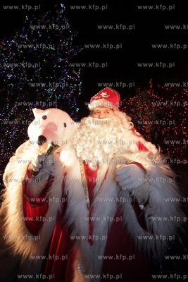 Swiety Mikolaj przybyl do Gdanska i na Dlugim Targu...