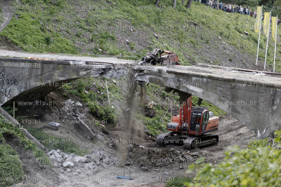 Wyburzanie Mostku Weisera na gdanskiej Strzyzy. 05.06.2013fot....