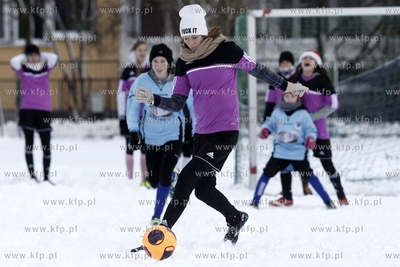 Gdansk Zaspa. Pilkarski turniej dzikich druzyn Do przerwy...
