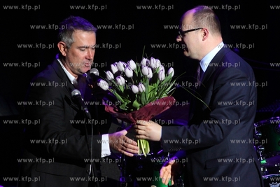 Siesta Festival.  Marcin Kydrynski otrzymuje Nagrode...