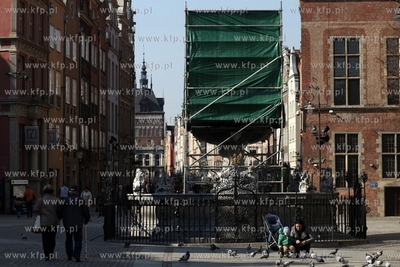 Konserwacja fontanny Neptuna na Długim Targu.
19.03.2015
fot....