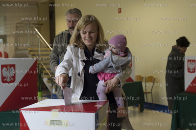 Wybory prezydenckie 2015.   Obwodowa Komisja Wyborcza...