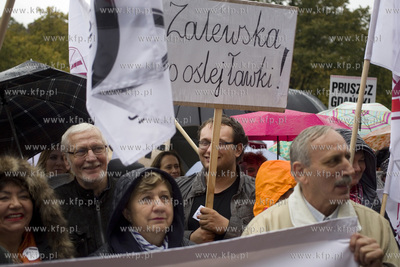 Urzad Wojewódzki w Gdańsku. Protest środowisk nauczycielskich...