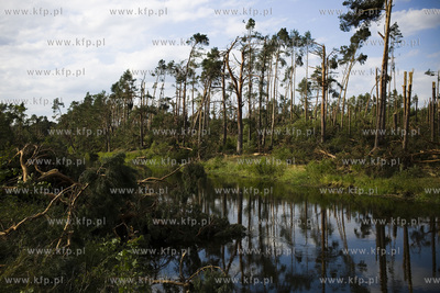 Skutki nawałnicy, która z piątku na sobotę przeszła...