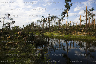 Skutki nawałnicy, która z piątku na sobotę przeszła...