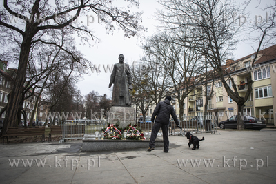 Pomnik księdza Henryka Jankowskiego powrócił na...