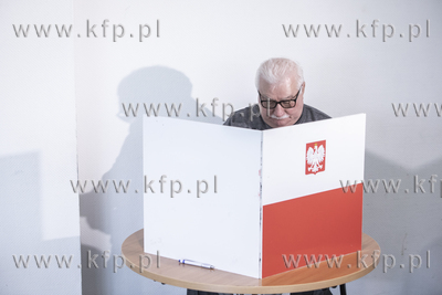 Komisja wyborcza nr 177 w Gdańsku. Głosowanie w II...