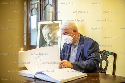 Nowy Ratusz w Gdańsku. Księga kondolencyjna pamięci...