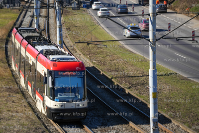 Tramwaj Pesa Swing linii 3 na al. Armii Krajowej w...