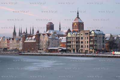 Widok na Motławę i Główne Miasto z kładki zwodzonej...