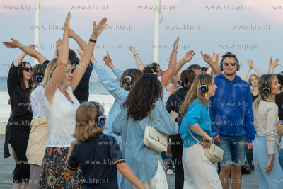 Sopot. Molo. Dni Kurortu w Sopocie. Nz. Silent disco....