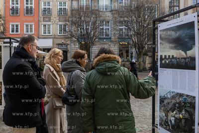 Gdańsk, ul. Długi Targ . 3 rocznica wojny w Ukrainie....