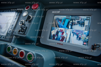 Gdansk. Przystanek tramwajowy przy ul. Dlugie Ogrody....