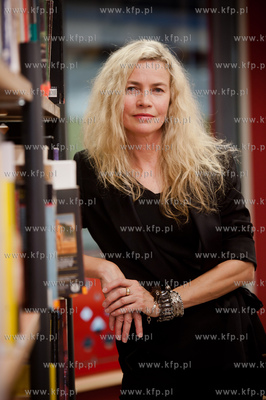 Gdansk. Biblioteka Manhattan w CH Manhattan. Promocja...