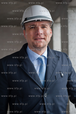 Gdynia. Uroczystosc zawieszenia wiechy na apartamentowcu...