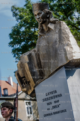 Gdansk. Orunia. Plac przy kosciele sw. Jana Bosko....