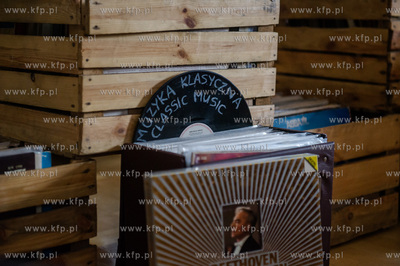 Gdansk. Kawiarnia Fusy i Mietusy. Tysiace Winyli na...