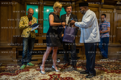 Ratusz Staromiejski w Gdansku. Uroczystosc wreczenia...