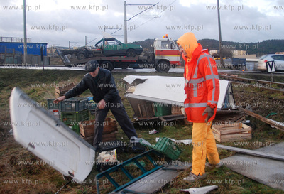 Wypadek na niestrzezonym przejezdzie kolejowym w Gdyni...