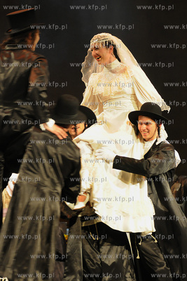 Teatr Muzyczny w Gdyni. III proba generalna spektaklu...
