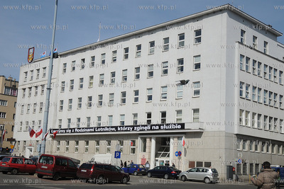 Na znak zaloby w po tragicznej smierci czterech lotnikow...