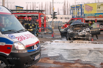 Wypadek na ul. Kolobrzeskiej na wysokosci marketu budowlanego...