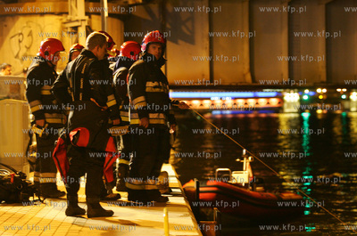 Szczecin. Okolo godz 00.20 samochod osobowy marki BMW...