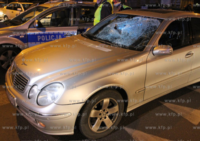 Warszawa. Pieszy po wtargnieciu na jednie zostal potracony...