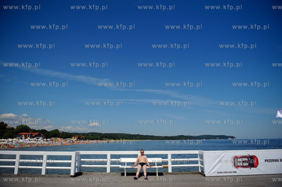 Sloneczna pogoga oraz wysokie temperatury przyciagnely...