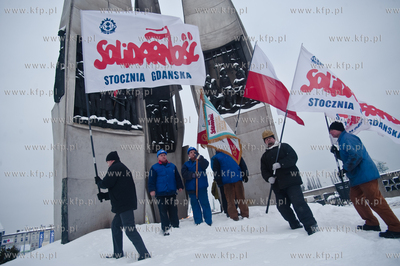 Zlozenie zniczy i wiencow w Rocznice Grudnia 70 pod...