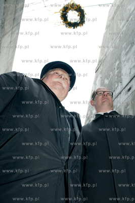 Gdansk. Uroczystosc zawieszenia wiechy na budowanym...