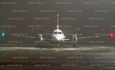 Zamglone lotnisko im. Lecha Walesy w Gdanskiu - Rebiechowie....