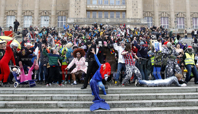 Przed Muzeum Narodowym w Szczecinie, na Wałach Chrobrego...