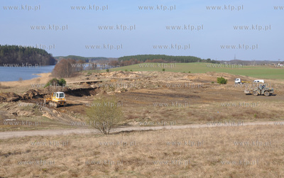 Koscierzyna. Nielegalne wyrobisko piachu i dzikie wysypisko...