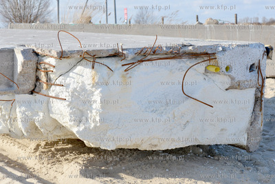 Mechelinki gm. Kosakowo (pow. Puck) Ogromne betonowo...