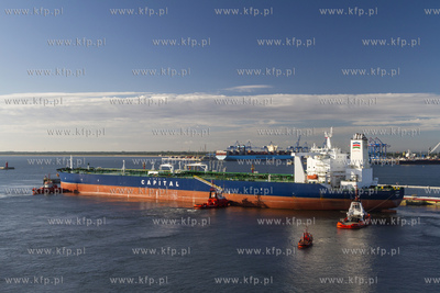 Irański supertankowiec M/T Atlantas wpływa do Naftoportu...