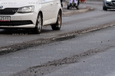 Suchaninoi. Interwencujne łatanie dziur w drodze po...