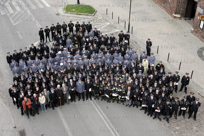 W nagrode za wspaniala sluzbe podczas gaszenia kosciola...