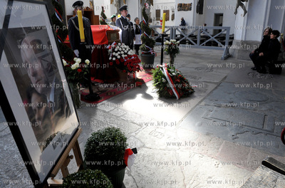 Gdansk. Bazylika Mariacka. Warta honorowa przy trumnie...