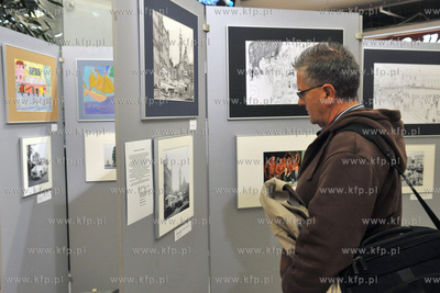 Wystawa w GCH Manhattan we Wrzeszczu. "Fotorysowanie....