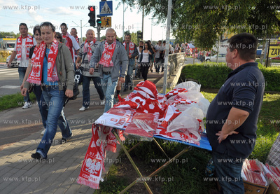 Gdansk. Mecz towarzyski Polska - Niemcy. Nz.  stoisko...