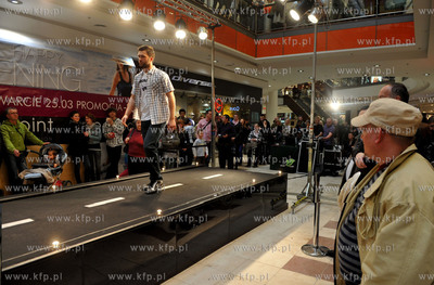 Pokaz mody w centrum handlowym Galeria Bałtycka w...
