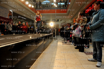 Pokaz mody w centrum handlowym Galeria Bałtycka w...