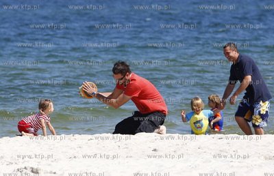 Polwysep helski. Marcin Prokop nad morzem z coreczka.
23.07.2008
fot....