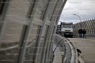 Proby obciazeniowe na estakadzie nad al. Grunwaldzka....