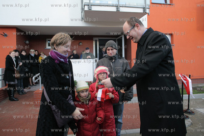 Uroczystosc przekazania kluczy nowym mieszkancom kamienic...