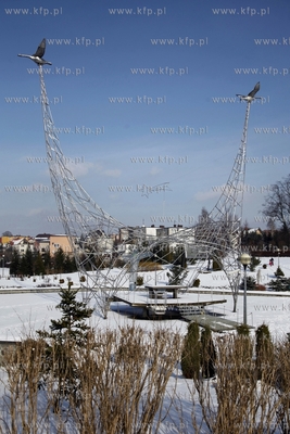 Sierakowice. Oltarz Papieski usytuowany obok kościoła...